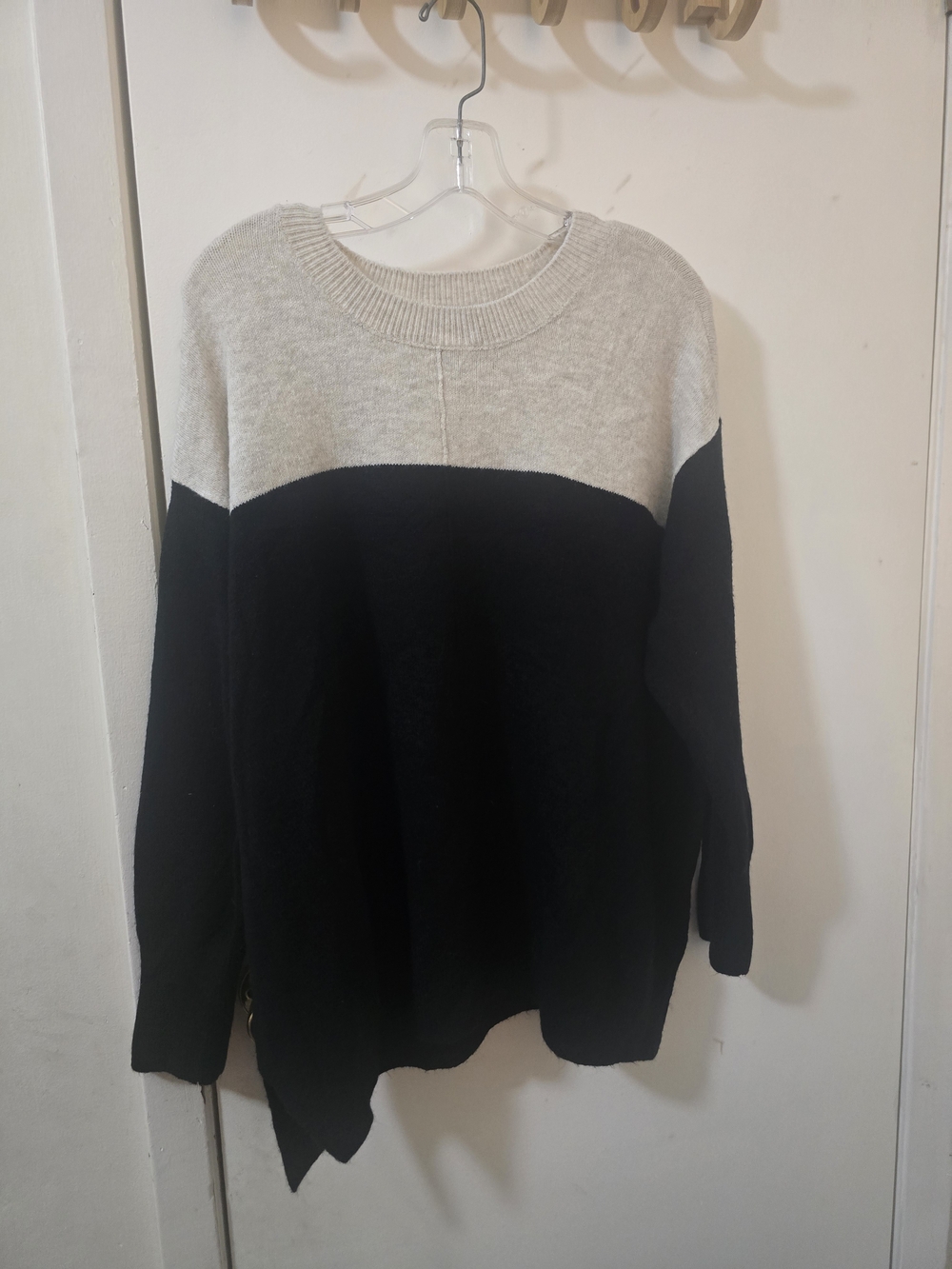 Vince Camuto plus-size colorblock sweater